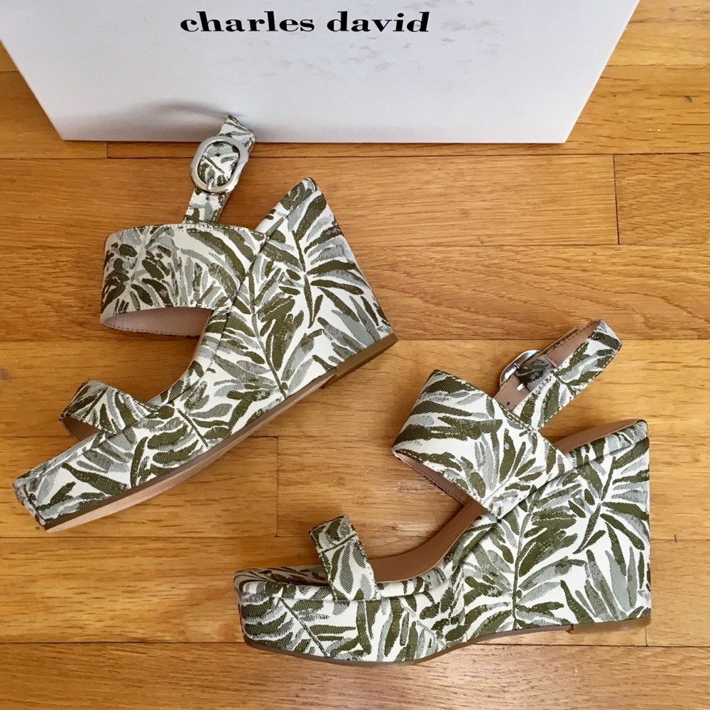 CHARLES DAVID Jordan Green Leaf Pattern Wedge Platform Sandals Size 8.5M NIB